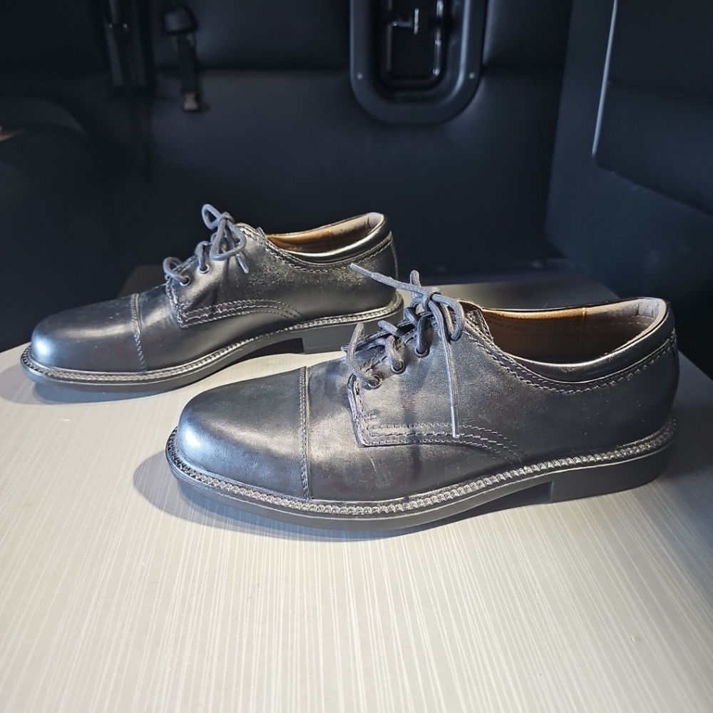 Dockers Gordon 90-2214 Mens 9M Black Oxfords & Lace Ups Cap Toe Shoes NWOT Cond.